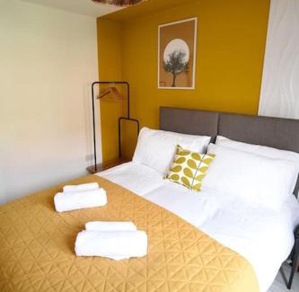 Lincoln Casa | Modern 4 bed - Lincoln - Parking