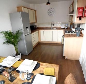 Lincoln Casa | Modern 4 bed - Lincoln - Parking