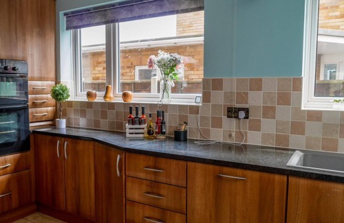 Stockton-on-Tees Apartamento | Modern 4 bedroom detached house with private parking families, contractors