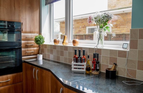 Stockton-on-Tees Apartamento | Modern 4 bedroom detached house with private parking families, contractors
