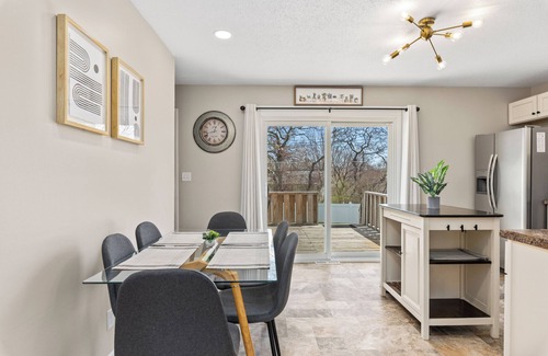 Bettendorf Casa | Modern 4 Bedroom Home, NEW 2nd Bathroom, Large Fenced Backyard with Patio
