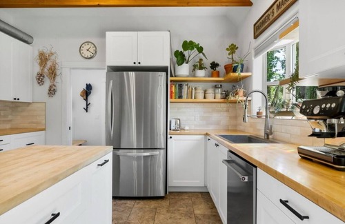 Stevensville Otro | Modern 4-bedroom Farmhouse Oasis with Apple Orchard and Mountain Views