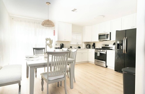 Henderson Casa | Modern 4-Bedroom Getaway – Close to Las Vegas Strip, LV Airport, & Lake Mead