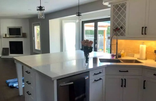 Erin Mills Casa | Modern 4 Bedroom home with pool