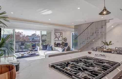 Palms Casa | Modern 4-bedroom home with charge station Centrally located near Culver City