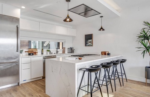 Palms Casa | Modern 4-bedroom home with charge station Centrally located near Culver City