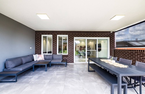 Yennora Casa | Modern 4 bedroom home, in quiet suburban street