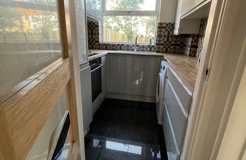 Hillingdon East Casa | Modern 4 bedroom house with garden