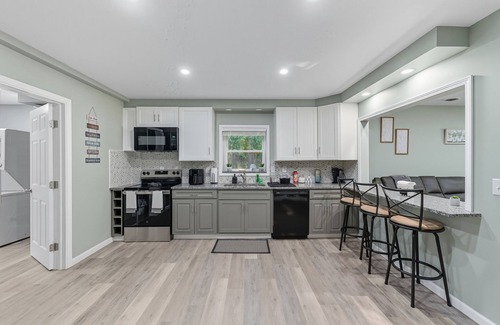 Pymatuning South Casa | Modern 4-bedroom house on PYM Lake with hot tub