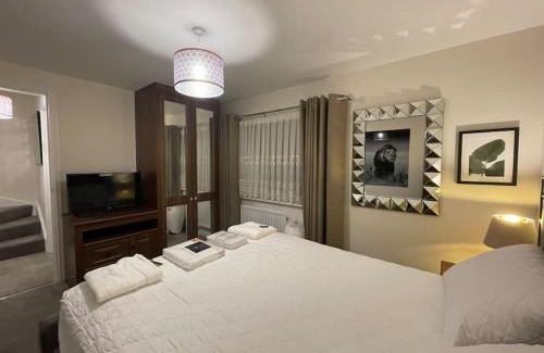 Ebbsfleet Valley Casa | MODERN 4 BEDROOM HOUSE WITH GARDEN & PARKING