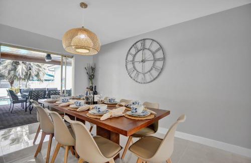 Hollywood Hills Casa | Modern 4 Bedroom -Kosher - Heated Pool - Game Room