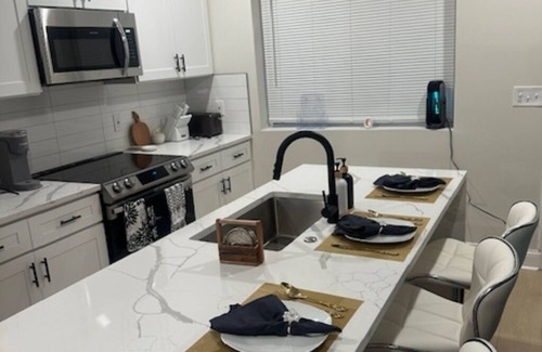 Downtown Baltimore Casa | Modern 4 Bedroom -Mins to Stadiums, Harbor & JHU