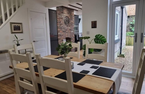 Aberbeeg Casa | Modern 4-bedroom Townhouse With Private Garden