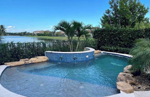 Pembroke Pines Casa | Modern 4 Bedroom Resort Style Home With Pool!