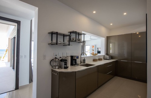 Beacon Hill Villa | Modern 4 bedroom villa with swimming pool offering magnificent sea views