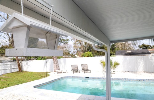 Arlington Casa | Modern 4 bedroom with Patio and Pool -- Sleeps 10