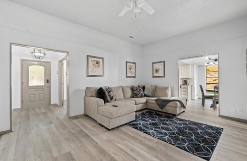 Allen Casa | Charming Modern Cozy Getaway! Pool Table BBQ Patio