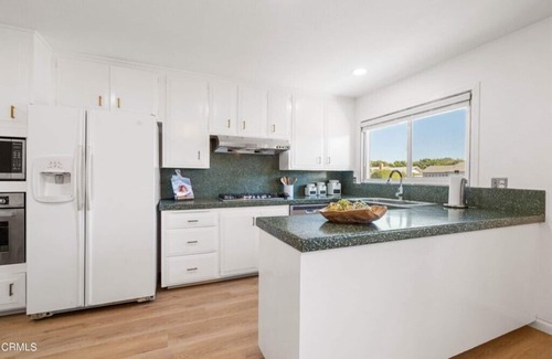 Thousand Oaks Casa | Modern 4 King Beds/Beauty Large yard/Golf/WFH/Long Stay/WIFI/FWY/25mins to Beach