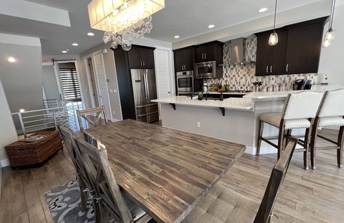 Sloan Lake Casa | Modern 4-level home, 3500 sq ft, in the Highlands, 3 miles west of downtown.