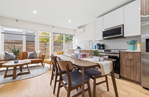 Fremont Casa | Modern 4B/2.5B Fremont Houses with Prime Walkability