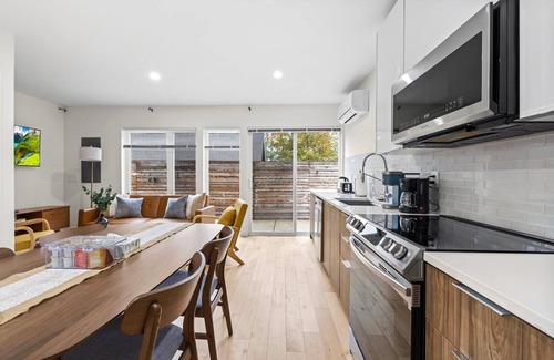 Fremont Casa | Modern 4B/2.5B Fremont Houses with Prime Walkability