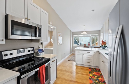 Whittier Heights Casa | Modern 4BD house in Ballard - walkable, central AC, family & pet-friendly