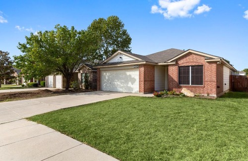 Wetmore Casa | Modern 4bd sleeps 8, min from 6 Flags Fiesta Texas