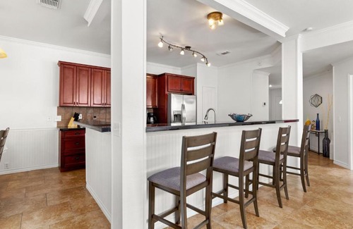Wetmore Casa | Modern 4bd sleeps 8, min from 6 Flags Fiesta Texas