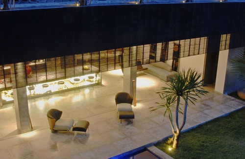 Dyanapura Villa | 4bd moderno chalet con piscina