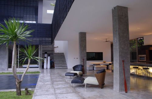 Dyanapura Villa | 4bd moderno chalet con piscina