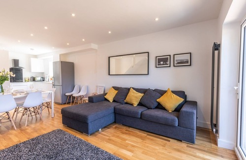 Brighton Casa | Modern 4Bed Seaside Escape * With Parking*