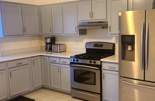 Linden Casa | Apto completo * Cama King * Cerca de EWR + Prudential + NY