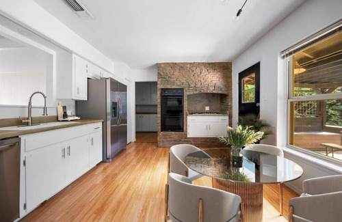 South Lamar Casa | Modern 4BR Austin Retreat