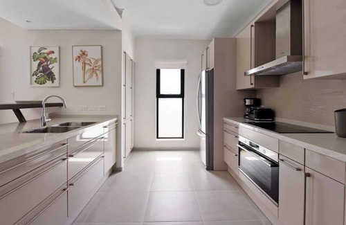 Gold Coast Apartamento | Modern 4BR Condo in an Exclusive Resort – Perfect for Family at Oro 2 by Bocobay