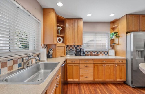Clawson Casa | Modern 4BR Escape Near Downtown Clawson – Sleeps 8
