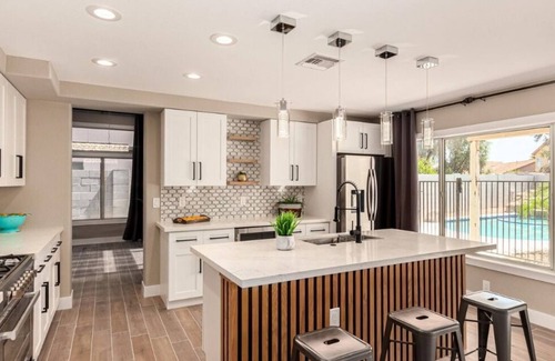 Glendale Casa | Modern 4BR Escape w Private Pool, 3 mi to state farm stadium, dining & shopping!