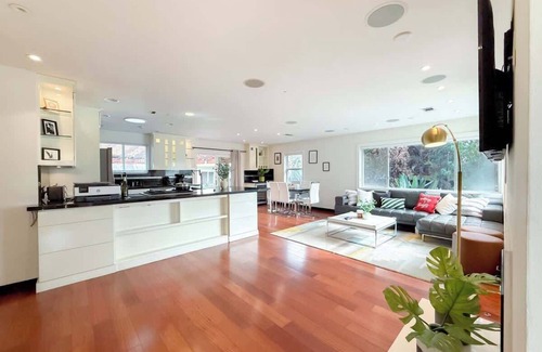 West Los Angeles Casa | Modern 4BR Gem Near Beverly Hills By Allevo Homes