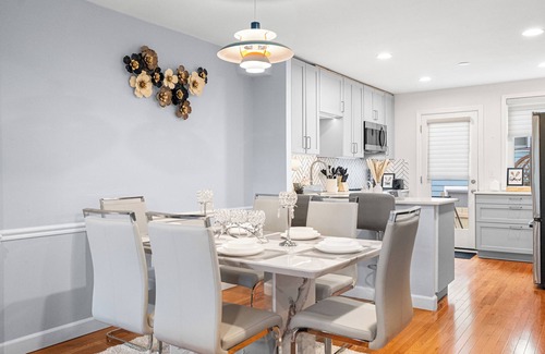 Potomac West Casa | Modern 4BR Getaway 3 Min to Old Town 1 Mil to Waterfront Walk to Metro