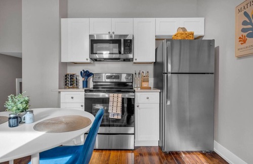 New Center Detroit Casa | Modern 4BR Home in Detroit's New Center