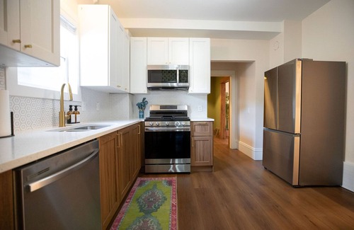 Minneapolis - St. Paul Casa | Modern 4BR Home with Chic Décor & Great Location