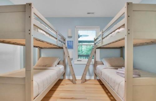Bloomington Casa | Modern 4BR House in Bloomington