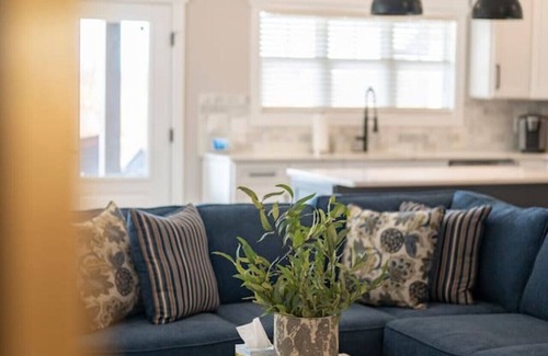 Forest Casa | Modern 4BR Oasis - Main Level Master + 2 King Beds