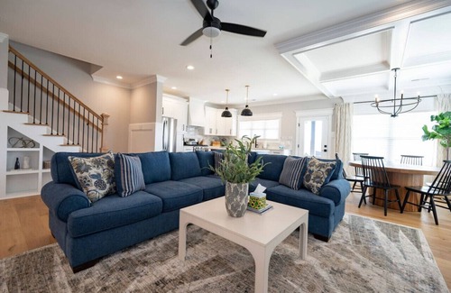 Forest Casa | Modern 4BR Oasis - Main Level Master + 2 King Beds