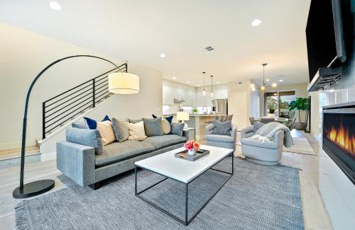 Carlsbad Village Casa | Modern 4BR - Private Balcony - Garage Parking