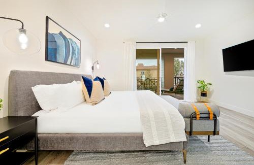 Carlsbad Village Casa | Modern 4BR - Private Balcony - Garage Parking
