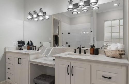 Irving Casa | Modern 4BR Retreat, Hot Tub, Game Room near DFW