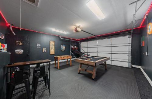 Irving Casa | Modern 4BR Retreat, Hot Tub, Game Room near DFW