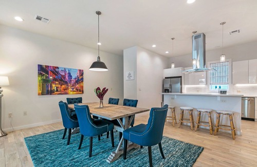 Mid-City Condominio | Modern 4BR Townhouse Near French Quarter