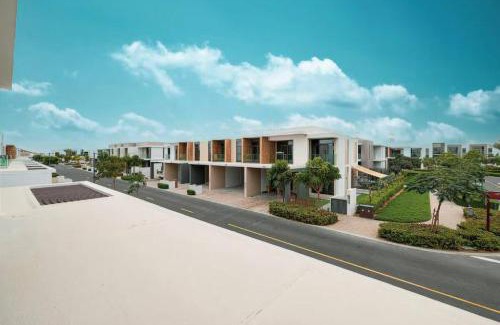 Dubai Apartamento | Modern 4BR Villa in Ranches 3 with Park View Sleep 7