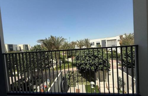 Dubai Apartamento | Modern 4BR Villa in Ranches 3 with Park View Sleep 7